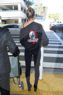 PEOPLE - Hailey Baldwin landet in Los Angeles