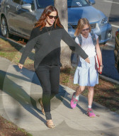 PEOPLE - Jennifer Garner mit Klein Violet in Santa Monica unterwegs