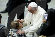 NEWS - Rom: Franziskus ein Papst zum Anfassen
