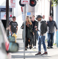 PEOPLE - Khloe Kardashian besucht Fabrikationsstätte ihrer Jeans