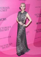 PEOPLE - Victoria's Secret Show Paris - Promis auf dem rosa Teppich