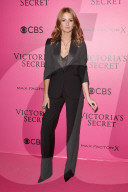 PEOPLE - Victoria's Secret Show Paris - Promis auf dem rosa Teppich