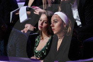 PEOPLE - Victoria's Secret Show in Paris: Promis in der Frontrow