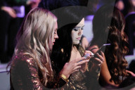 PEOPLE - Victoria's Secret Show in Paris: Promis in der Frontrow