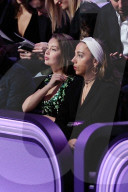 PEOPLE - Victoria's Secret Show in Paris: Promis in der Frontrow