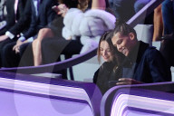 PEOPLE - Victoria's Secret Show in Paris: Promis in der Frontrow