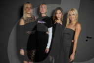 PEOPLE - Victoria's Secret Show in Paris: Promis in der Frontrow