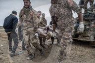 NEWS - Syrien: Verletzte werden in ein Feld-Spital gebracht