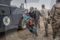 NEWS - Syrien: Verletzte werden in ein Feld-Spital gebracht