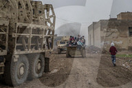 NEWS - Syrien: Verletzte werden in ein Feld-Spital gebracht