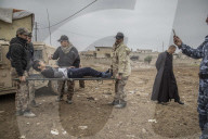 NEWS - Syrien: Verletzte werden in ein Feld-Spital gebracht