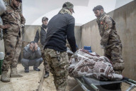 NEWS - Syrien: Verletzte werden in ein Feld-Spital gebracht
