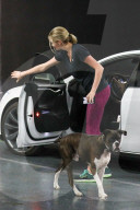 PEOPLE - Kate Upton bringt ihren Hund mit ins Fitness