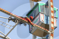 FEATURE - Will geübt sein: Rettung aus dem Riesenrad