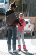 EXKLUSIV - Katie Holmes mit dancing Suri unterwegs