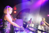 PEOPLE - DJ Paris Hilton bei der Arbeit im W Hotel in Miami