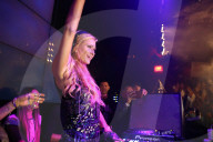 PEOPLE - DJ Paris Hilton bei der Arbeit im W Hotel in Miami