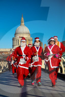 FEATURE - London: Chläuse am Santa in the City Lauf
