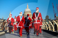 FEATURE - London: Chläuse am Santa in the City Lauf