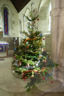 FEATURE - Weihnachtsdekoration im Hinton Ampner Haus in Hampshire