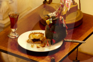 FEATURE - Weihnachtsdekoration im Hinton Ampner Haus in Hampshire