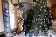 FEATURE - Weihnachtsdekoration im Hinton Ampner Haus in Hampshire