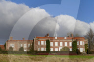 FEATURE - Weihnachtsdekoration im Hinton Ampner Haus in Hampshire