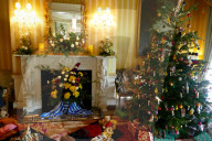 FEATURE - Weihnachtsdekoration im Hinton Ampner Haus in Hampshire