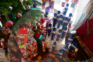 FEATURE - Weihnachtsdekoration im Hinton Ampner Haus in Hampshire