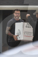 EXKLUSIV - Dean McDermott  entrümpelt sein Haus