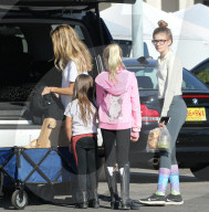 EXKLUSIV - Denise Richards mit ihren Töchtern auf Shoppingtour