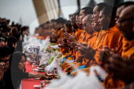 NEWS - Thailand: Trauer an König Bhumibols Geburtstag in Bangkok