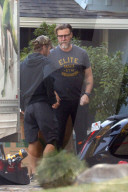 EXKLUSIV - Dean McDermott  entrümpelt sein Haus