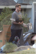 EXKLUSIV - Dean McDermott  entrümpelt sein Haus