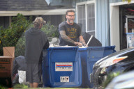 EXKLUSIV - Dean McDermott  entrümpelt sein Haus