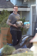 EXKLUSIV - Dean McDermott  entrümpelt sein Haus