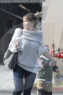 PEOPLE - Hillary Duff besucht mit ihrem Sohn die Feuerwehrstation