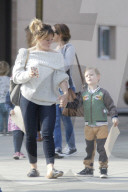 PEOPLE - Hillary Duff besucht mit ihrem Sohn die Feuerwehrstation