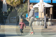 PEOPLE - Chris Hemsworth und Elsa Pataky gehen Shoppen mit ihren Zwillingen