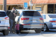 PEOPLE - Chris Hemsworth und Elsa Pataky gehen Shoppen mit ihren Zwillingen