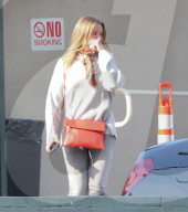 PEOPLE - Cameron Diaz versucht ihr Gesicht zu verbergen