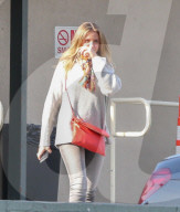 PEOPLE - Cameron Diaz versucht ihr Gesicht zu verbergen