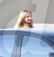 PEOPLE - Cameron Diaz versucht ihr Gesicht zu verbergen