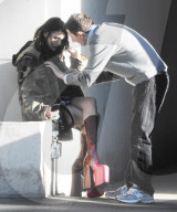 EXKLUSIV - Frances Bean Cobain etwas wackelig auf den Beinen bei einem Photoshooting für Marc Jacobs in LA