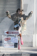EXKLUSIV - Frances Bean Cobain etwas wackelig auf den Beinen bei einem Photoshooting für Marc Jacobs in LA