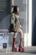 EXKLUSIV - Frances Bean Cobain etwas wackelig auf den Beinen bei einem Photoshooting für Marc Jacobs in LA