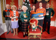 FEATURE - Madame Tussauds Königsfamilie hilft Kindern am "Jumper Day"