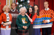 FEATURE - Madame Tussauds Königsfamilie hilft Kindern am "Jumper Day"