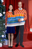 FEATURE - Madame Tussauds Königsfamilie hilft Kindern am "Jumper Day"
