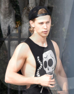 PEOPLE - Austin Butler verlässt das Gym in Studio City